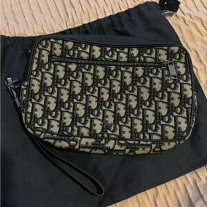 DIOR Toiletry Bag 
Beige and Black Dior Oblique Jacquard